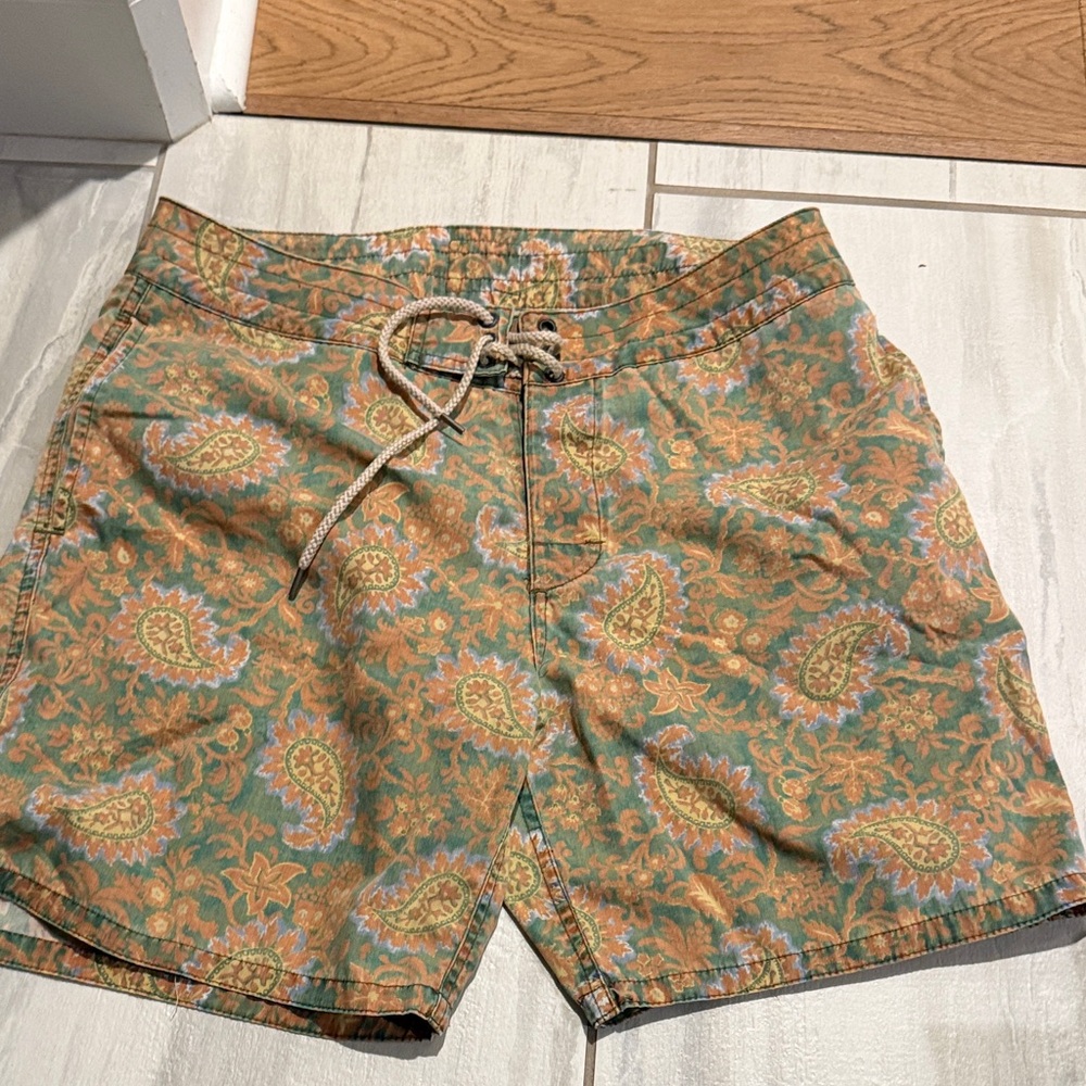 Faherty Green Paisley Swim Trunks size 32